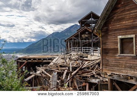 Abandoned Ruins Of The Copper Mine In Alaska Wrangell-st. Elias National Park - Kennecott Mine