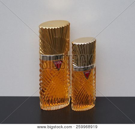 Diva, Fragrance For Ladies, Large Perfume Bottle Next To A Commercial Perfume Bottle
Kassel, Deutsch