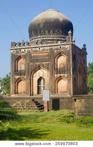 Barber's Tomb. Barid Shahi Garden, Bidar, Karnataka