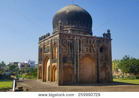 Barber's Tomb. Barid Shahi Garden, Bidar, Karnataka