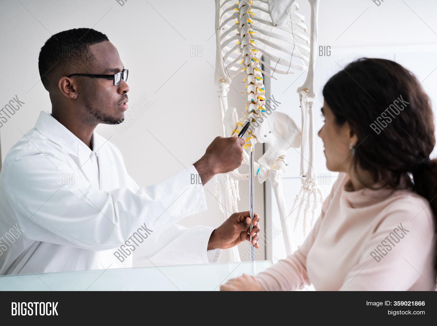 Chiropractor Doctor Image & Photo (Free Trial) | Bigstock