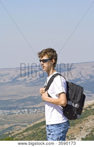 Excursionista en montañas
