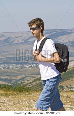 Excursionista en montañas