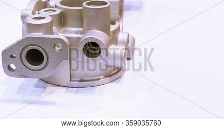 Aluminium Die Casting Products Made From High Pressure Injection Machine Using Molten Metal And Meta