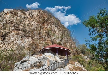 Khao Ngu Rock Park, The Name Khao Ngu Means Hills Of Snakes. Locals Believe The Area Was Home To Ser