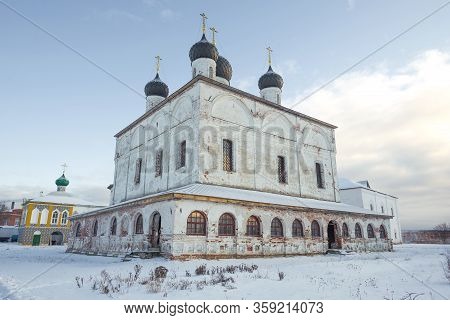 Ancient Trinity Cathedral In The Trinity Makariyevo-unzhensky Monastery On A Cloudy January Day. Kos