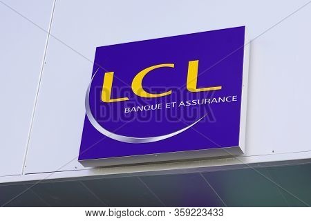 Bordeaux , Aquitaine / France - 09 24 2019 : Le Credit Lyonnais Lcl Banque Et Assurance French Bank 