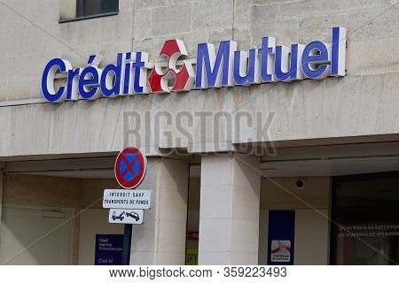 Bordeaux , Aquitaine / France - 10 17 2019 : Credit Mutuel French Bank Logo Office Signage On Buildi