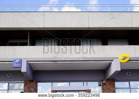 Bordeaux , Aquitaine / France - 10 15 2019 : Building Sign Logo Of French Group Office La Poste And 