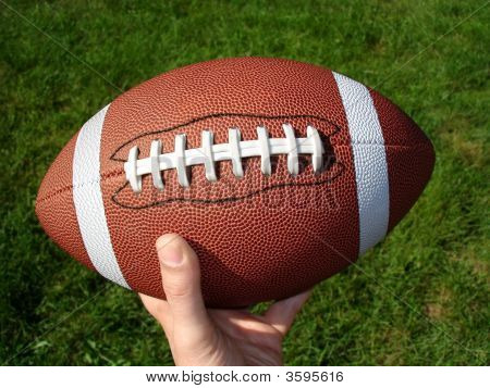 Fútbol en mano