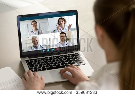 Client Receive Medical Consultation On-line From Diverse Doctors