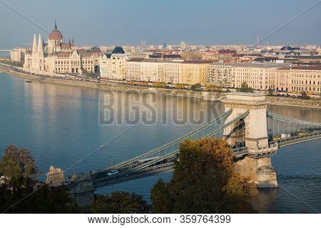 Budapest In Autumn. Chain Bridge And Parlament In Capital City Of Hungary