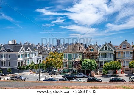 San Francisco, Ca / Usa - July 17 2015: The Painted Ladies In Steiner Street Facing Alamo Square And
