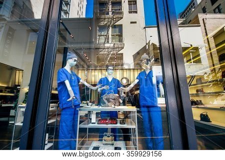 San Francisco, Us - Oct 1, 2012: Dummies Of People Wearing Blue Medical Gowns, Goggles, Gloves And P