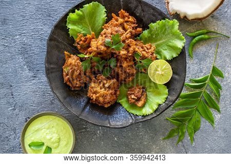 Indian Cuisine, Indian Food. Pakora Traditional Indian Deep-fried Snack. Pakoras On Black Platter Wi