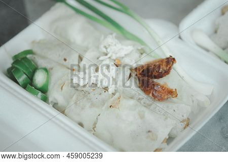 Por Pia Sod In Thai, Stuffing With Fresh Vegetable, Sprouts, Vegetables Wrapped Rice Sheet Dough On 