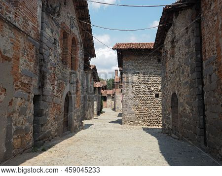 Ricetto Medieval Village In Candelo