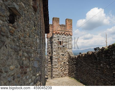 Ricetto Medieval Village In Candelo