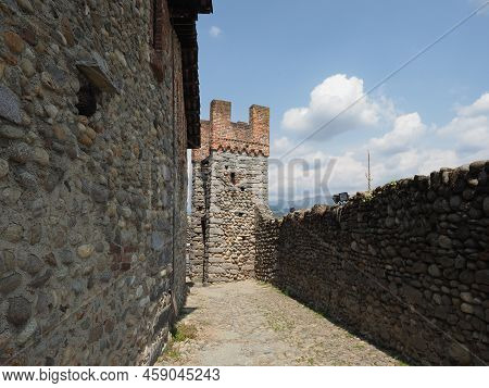 Ricetto Medieval Village In Candelo