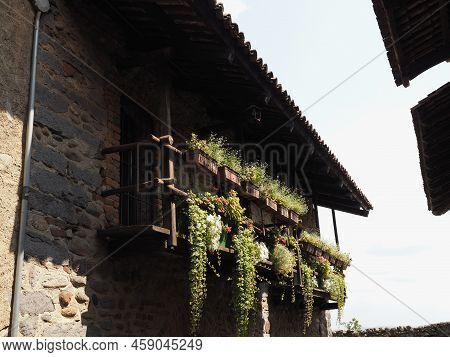 Ricetto Medieval Village In Candelo