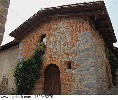 Ricetto Medieval Village In Candelo
