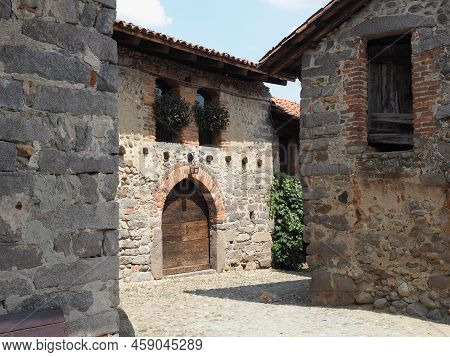 Ricetto Medieval Village In Candelo