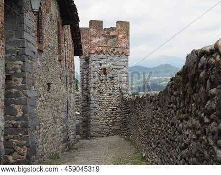 Ricetto Medieval Village In Candelo