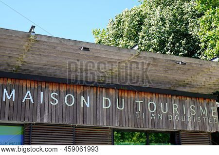 Vannes, Brittany  France - 07 25 2022 : Maison Du Tourisme Logo Brand And Text Sign Breton Ti An Dou