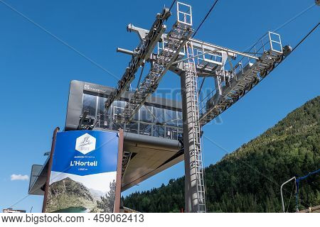 Ordino Arcalis, Andorra: 2022 July 22 : Gondola Lift In The Ordino Arcalis By Grandvalira Pyrenees S