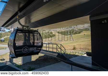 Ordino Arcalis, Andorra: 2022 July 22 : Gondola Lift In The Ordino Arcalis By Grandvalira Pyrenees S