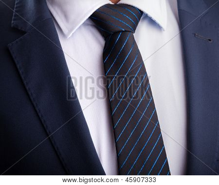 Business-Anzug und Krawatte