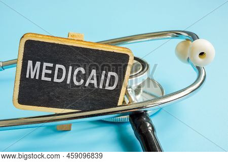 Plate With Word Medicaid And A Stethoscope.