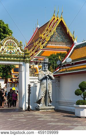 Bangkok, Thailand - February 22, 2020: Wat Arun (temple Of Dawn) Is A Buddhist Temple (wat) In Bangk