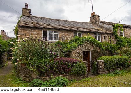 Dent, Cumbria, Uk -12 August 2018: Facade Of A Stone Building In The Village Of Dent In The Yorkshir