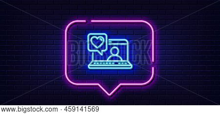 Neon Light Speech Bubble. Friends Chat Line Icon. Friendship Love Sign. Assistance Business Symbol. 