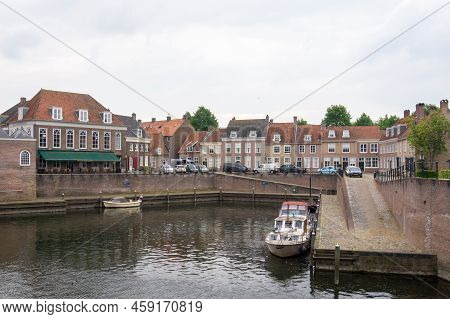 Heusden, Brabant, The Netherlands - May 7, 2022: Old Port With Boats In A Beautiful Dutch Fortress C