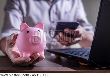 Online Banking And Internet Banking Savings Concept, Online Investment Savings, Online Stock Investo