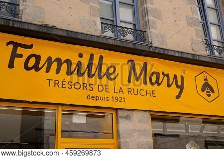 Bordeaux , Aquitaine  France - 07 28 2022 : Famille Mary Logo Text Store And Brand Bee Sign On Facad