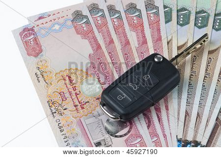 Klíče od auta na UAE Dirhams poukázky.