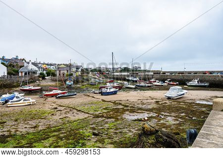 Cemaes, Uk- July 8, 2022: Lowtide At Cemaes Bay Harbour On The Island Of Anglesey In Wales