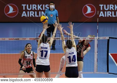 Istanbul, Turkey - March 12, 2022: Begum Hepkaptan And Pelin Eroktay In Action During Turk Hava Yoll