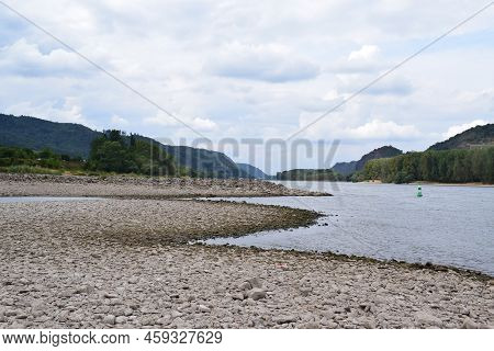 Rhine Beach Between Andernach And Brohl-lützing During The Drought