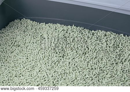 Cat Litterbox With Natural Flushable Biodegradable Tofu Litter With Green Tea Powder Fragrance. Eco-