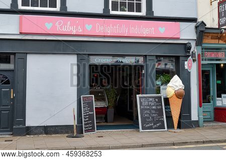 Beaumaris, Uk- July 8, 2022: The Front Of Rubys Delightfully Indulgent Ice Cream Parlour  In Beaumar