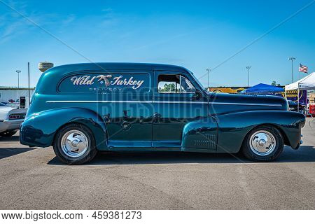 Lebanon, Tn - May 13, 2022: Low Perspective Side View Of A 19946 Chevrolet Stylemaster Sedan Deliver