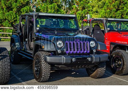 Pigeon Forge, Tn - August 25, 2017: Modified Off Road Jeep Wrangler Jk Unlimited Willys Wheeler At A