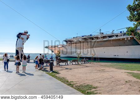San Diego, Ca, Usa - July 25 2015: View Of The Tuna Harbor Park, With  The Kissing Taylor Aka Uncond