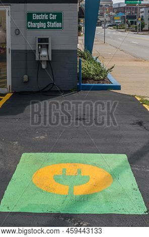 Pittsburgh, Pennsylvania, Usa August 7. 2022 Pittsburgh, Pennsylvania, Usa August 7. 2022 An Electri