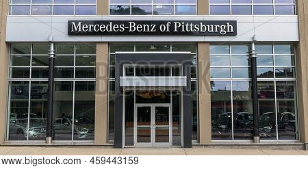 Pittsburgh, Pennsylvania, Usa August 7. 2022 The Mercedes Of Pittsburgh Dealership On Baum Boulevard
