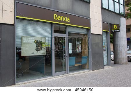 เซบียา สเปน - 15 พฤษภาคม: A Bankia สาขา ธนาคารบน 15 พฤษภาคม 2013 ในเซบียา สเปน  Bankia ต้องปิด 